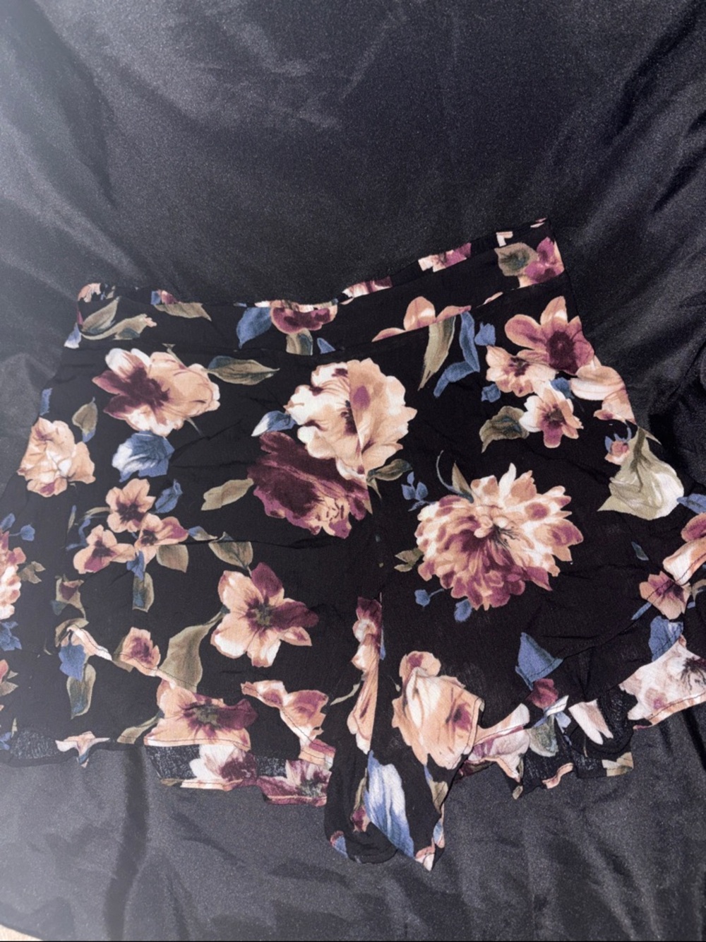 ee:some Black Floral Print Skirt Shorts